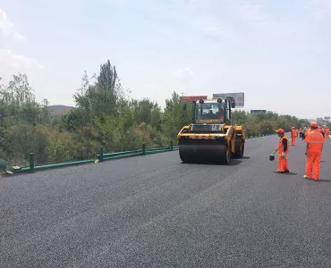 Resurfaced Lanzhou expressway