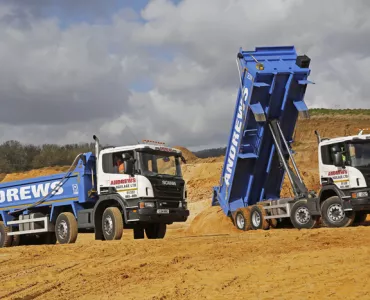 8x4 tipper trucks fitted with Thompsons Loadmaster bodies