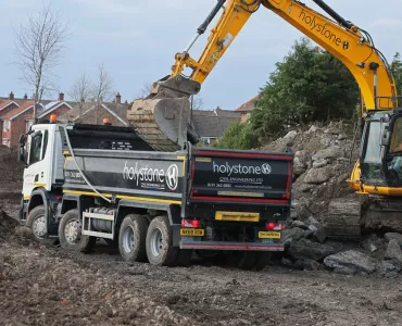 Holystone tipper with Thompsons Loadmaster Lite body