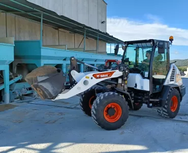 Bobcat L85 compact wheel loader