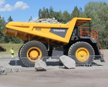 Volvo R100E rigid dumptruck