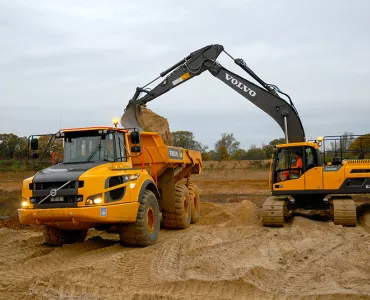 Volvo dumptruck and wheel loader