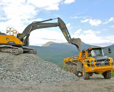 Volvo excavator and articulated dumptruck