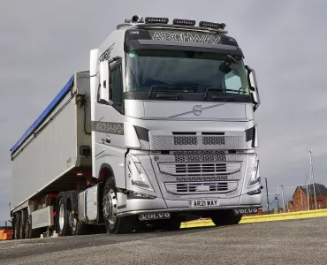 Archway Haulage have taken delivery of a new Volvo FH-500 Globetrotter Lite 6x2 tractor unit