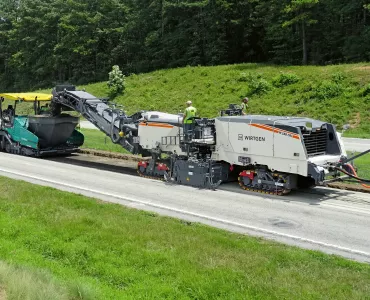 Wirtgen W 380 CRi asphalt recycler