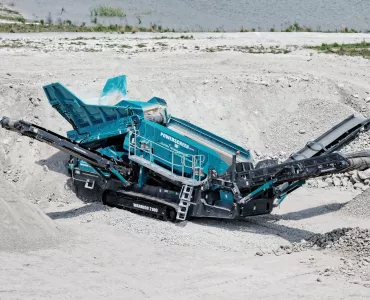 Powerscreen Warrior 2100 triple-shaft screen