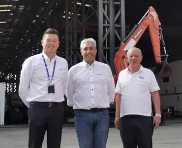 L-R: Danny Ang, managing director of WDG; Paulo Prazeres, APAC area sales manager with Sandvik Mobiles; and Jules Lee, sales manager for WDG