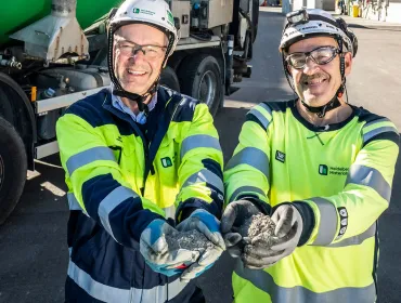 First deliveries of evoZero leave the Brevik plant. L–R: Vetle Houg, managing director of  cement Norway; and Per Ole Morken, Brevik plant manager
