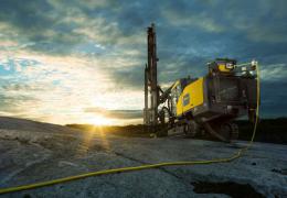 Epiroc SmartROC T35 E surface drill rig