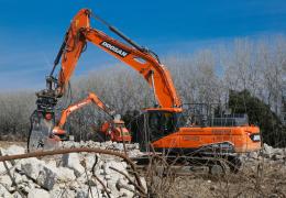 Develon DX350LC-7 excavator