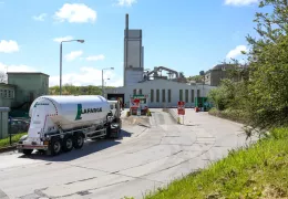 Lafarge Cement, Simon Gibson Transport and Lomas Distribution have produced a new training package to address a significant gap for cement tanker driver training