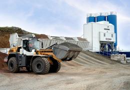 Grange Quarry Ltd’s new Liebherr Mobilmix 2.5F batching plant and L 566 XPower wheel loader in operation at Earlston