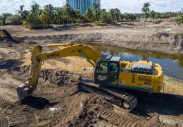 A Kobelco SK350LC crawler excavator
