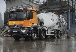 Bear Concrete’s new Mercedes Arocs 8×4 3240 chassis fitted with a Sterling 8m drum mixer