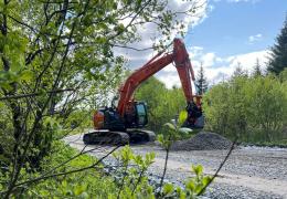 Hitachi ZX225USLC-7 medium excavator 