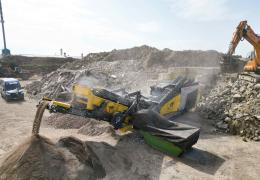 Keestrack R3 mobile tracked impact crusher 