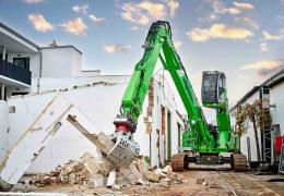 The new Sennebogen 825 E Demolition in operation 