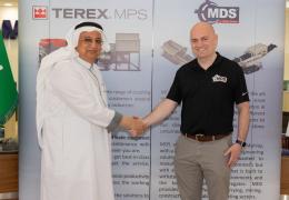 L-R: Amal AlMizyen, chief executive operation officer of Abdul Latif Jameel Machinery, and MDS general manager Conor Hegarty