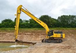 The customized PC700LC-11E0 in operation at Kann GmbH Baustoffwerke’s Mülheim-Kärlich site
