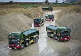 Smith & Sons (Bletchington) have taken delivery of five new Volvo FMX tippers