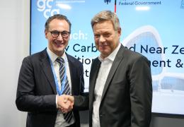 Thomas Guillot, chief executive of the GCCA (left), and German Vice Chancellor and Federal Minister for Economic Affairs and Climate Action, Robert Habeck (right)