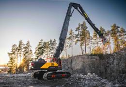 New Volvo EC500 high-reach crawler excavator in operation 