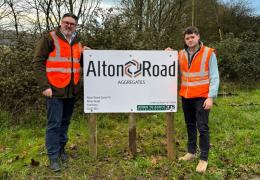 L-R: Jon Fisher, GRS chief executive, with Ben Maclean, owner of DTE