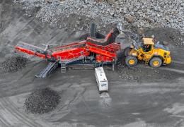 The new electric-powered Finlay 883+ heavy-duty scalping screen