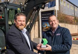 L-R: Anthony Hogben, HCEE regional sales manager for the UK and Eire, presenting the award to HES managing director Andrew Shaw