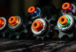 Sprocket-shaped RotaLube applicators from FB Chain