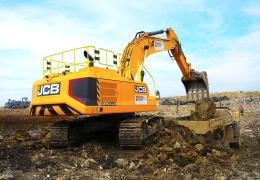 New JCB 370X crawler excavator for Crapper & Sons Landfill 