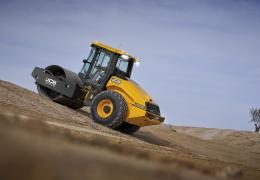 The new 12-tonne JCB VM118D single-drum soil compactor