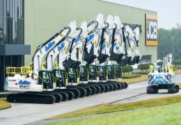 Collins Earthworks’ new JCB machines stand out in their white and blue livery and will be deployed on major earthmoving and infrastructure projects across the UK
