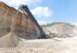 The new ProStack TW 36-150 radial telescopic conveyor in operation
