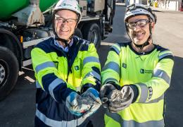 First deliveries of evoZero leave the Brevik plant. L–R: Vetle Houg, managing director of  cement Norway; and Per Ole Morken, Brevik plant manager