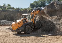 In the quarry, the L 580 XPower wheel loader showcases its powerful drive and high handling capacity