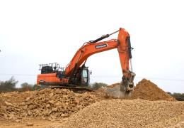 Heritage Quarry Group’s new Develon DX490LC-7 crawler excavator in action at Skillington Quarry
