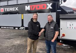 L-R: Pól Donnelly, Terex Washing Systems country manager - Ireland, and Brian Donaghy, director of Dungannon Plant Sales Ireland