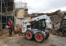 Remote-controlled Bobcat compact loader