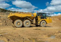 Cat 725 articulated dumptruck