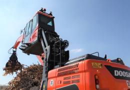 Doosan DX230WMH-5 material handler
