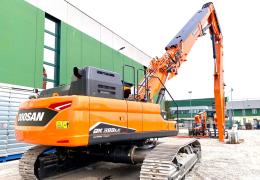 Doosan DX380DM-7 high-reach demolition excavator