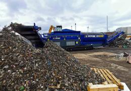 EDGE TRT620R tracked trommel screen