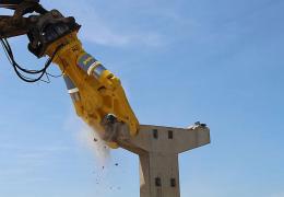 Epiroc CB 7500 demolition attachment