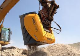 Hartl crusher bucket