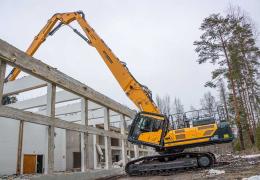 Hyundai HX520L high-reach excavator