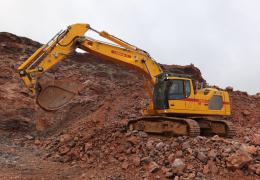 Liebherr R 945 crawler excavator