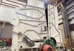 New Holland-style primary impact crusher