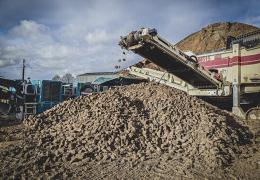 MDS M515 tracked trommel screen