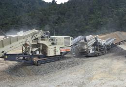 Metso LT200HP mobile crusher and screener